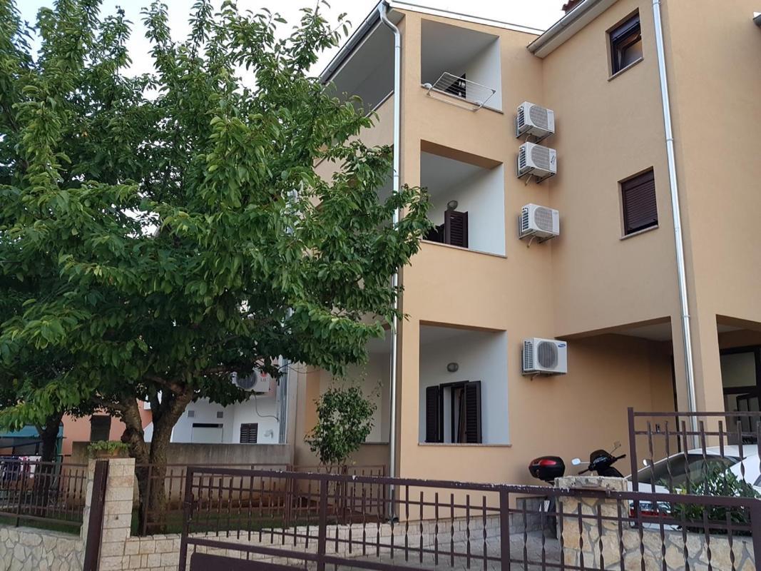 Apartment Matteo Ровин Екстериор снимка