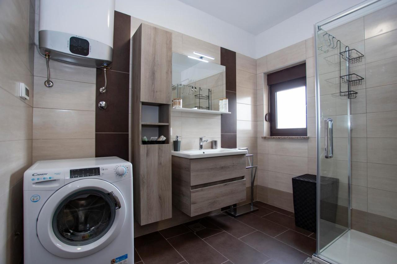 Apartment Matteo Ровин Екстериор снимка