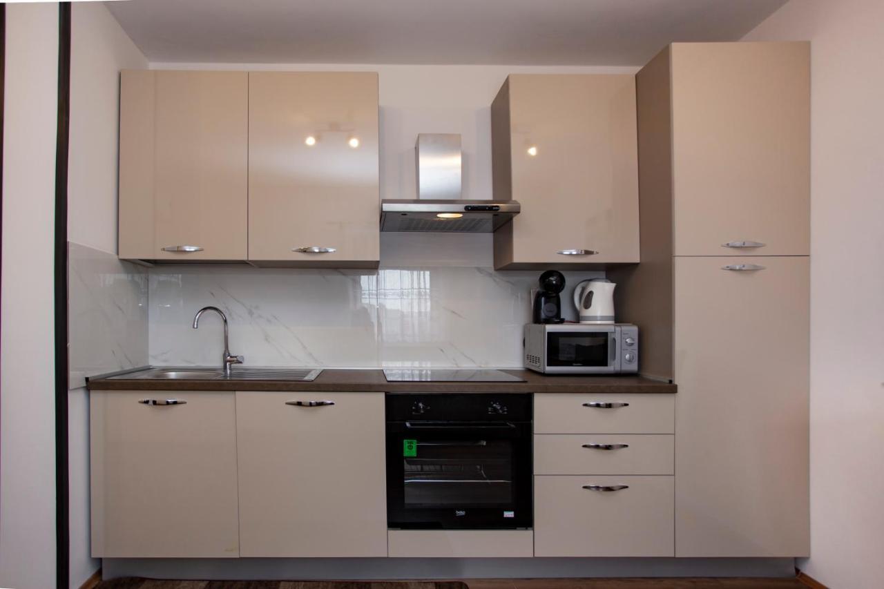 Apartment Matteo Ровин Екстериор снимка