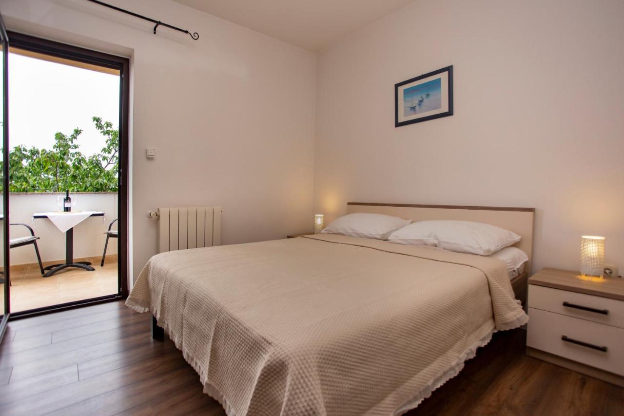 Apartment Matteo Ровин Екстериор снимка
