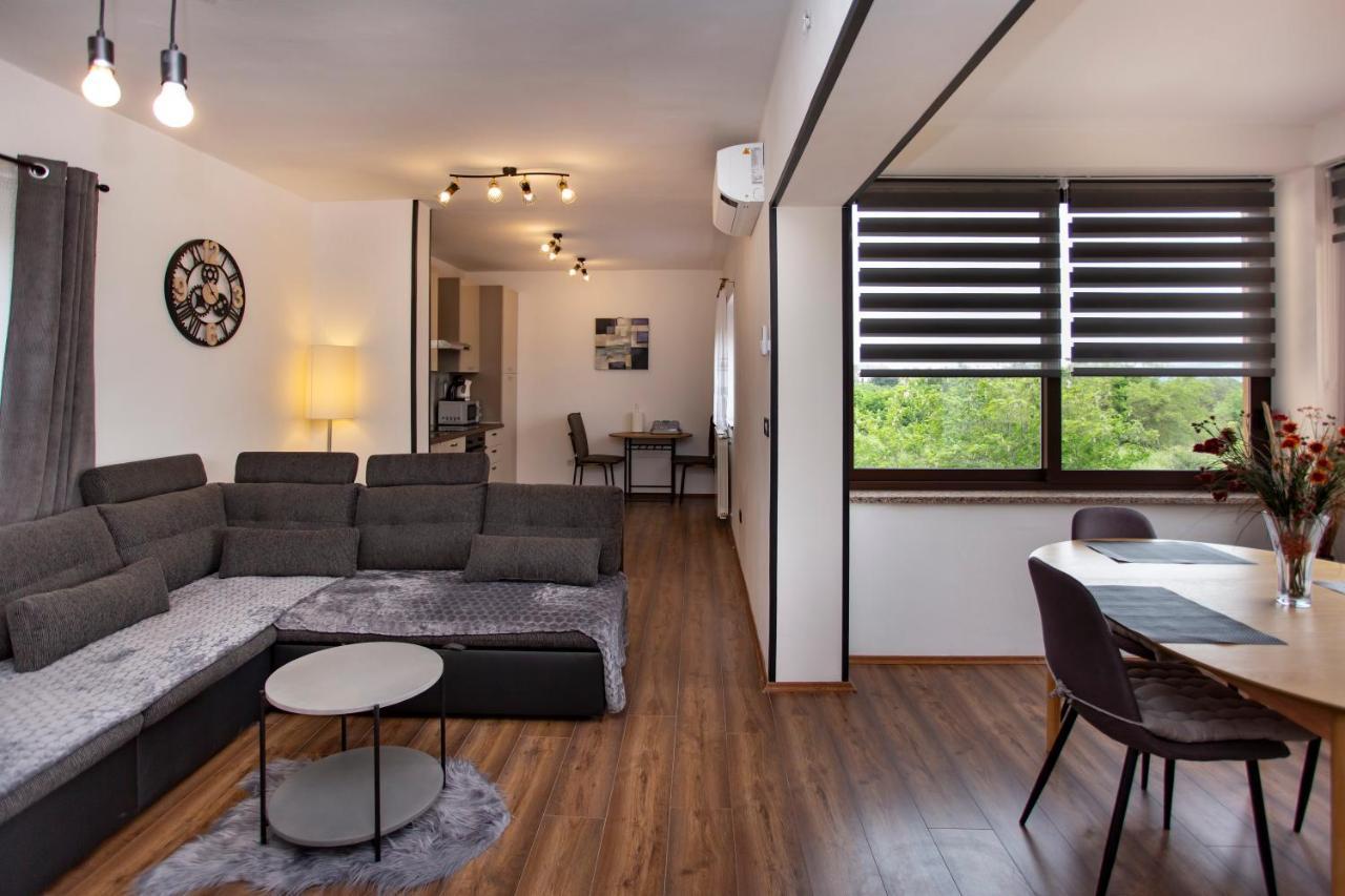 Apartment Matteo Ровин Екстериор снимка