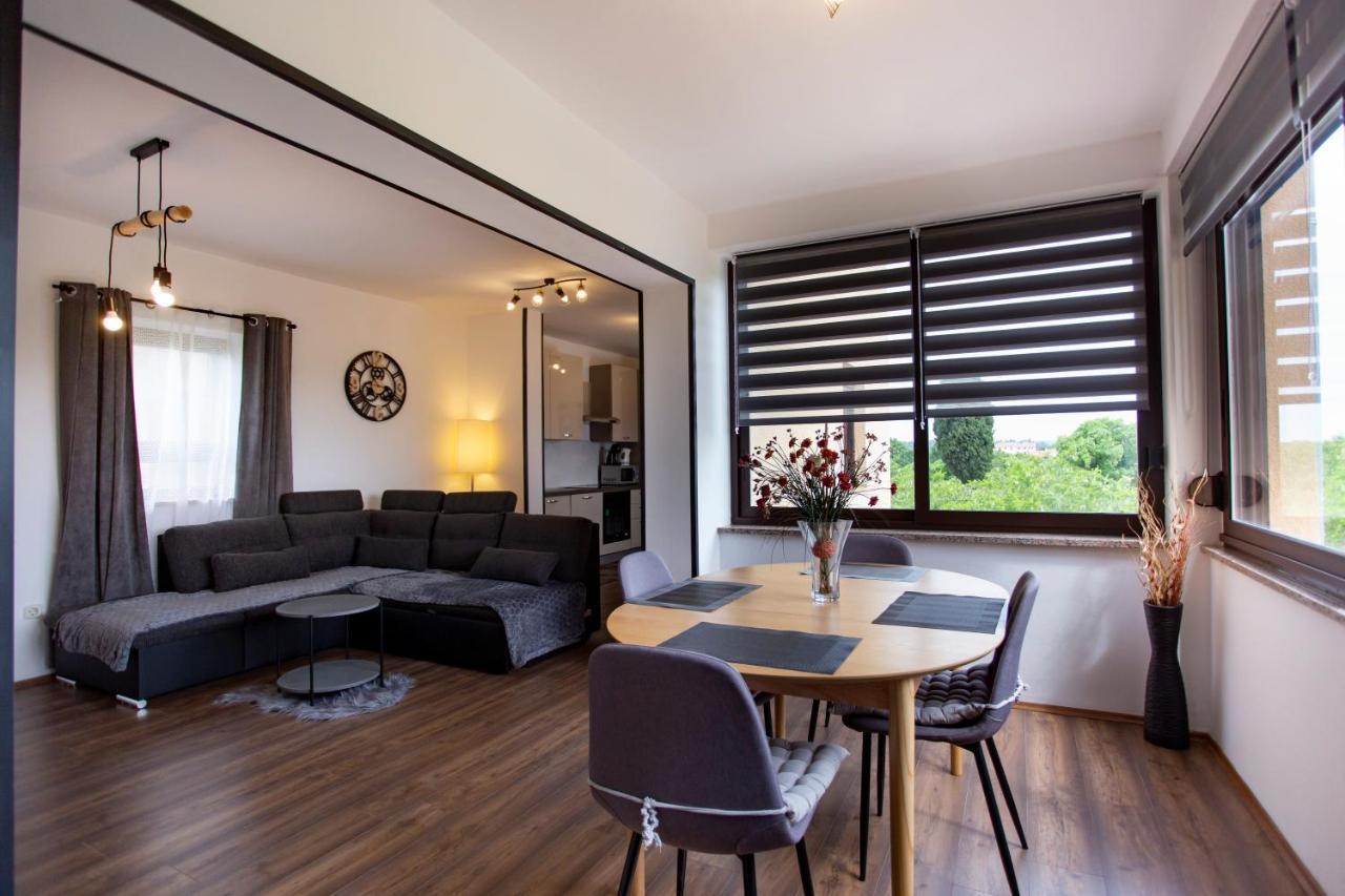 Apartment Matteo Ровин Екстериор снимка