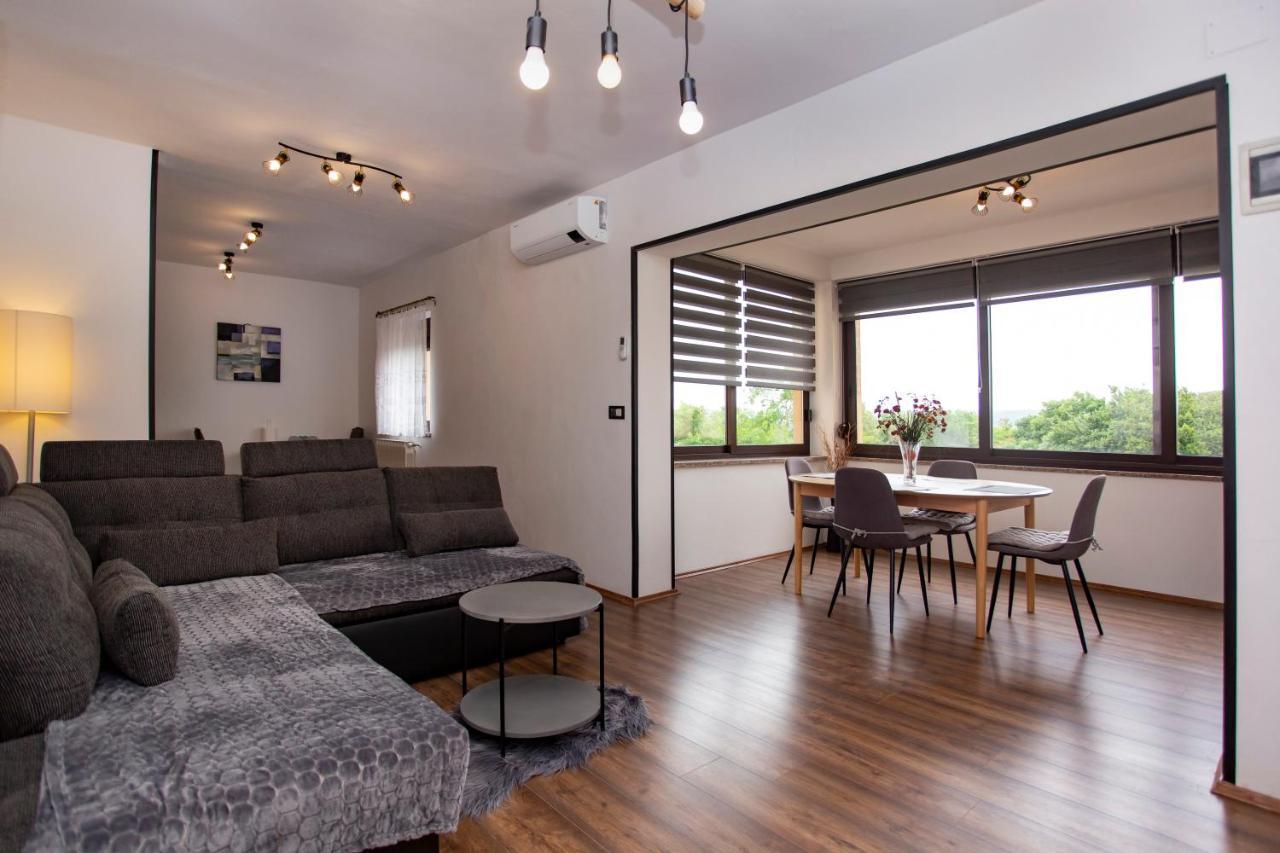 Apartment Matteo Ровин Екстериор снимка