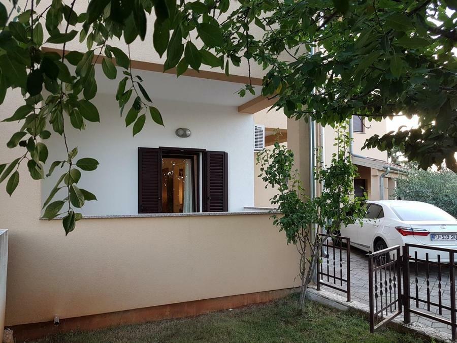 Apartment Matteo Ровин Екстериор снимка