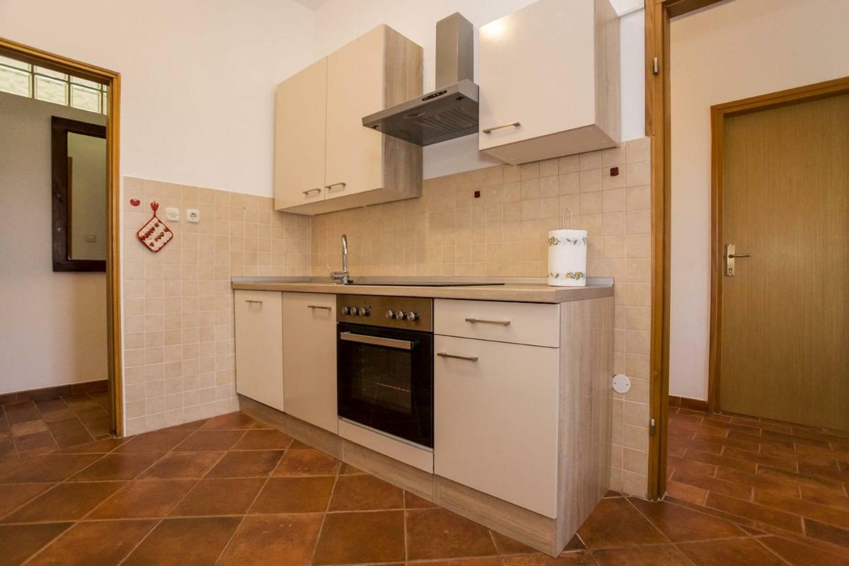 Apartment Matteo Ровин Екстериор снимка