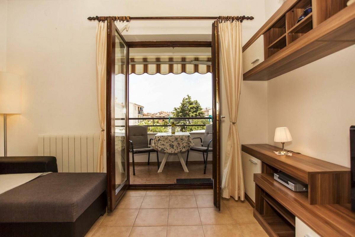 Apartment Matteo Ровин Екстериор снимка