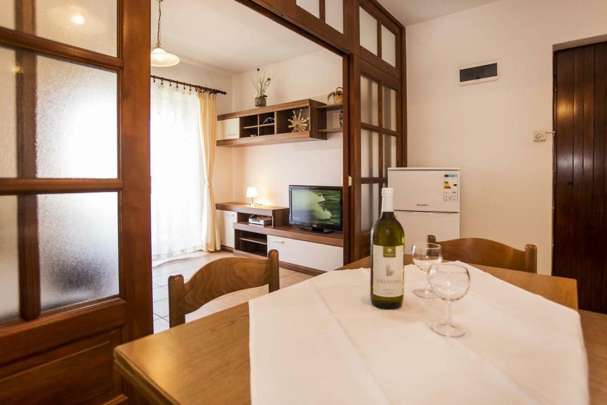 Apartment Matteo Ровин Екстериор снимка