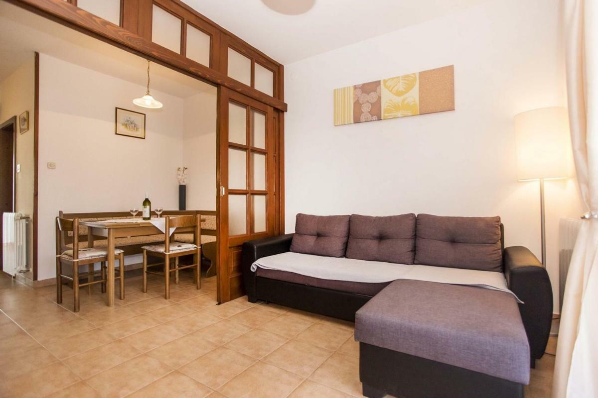 Apartment Matteo Ровин Екстериор снимка
