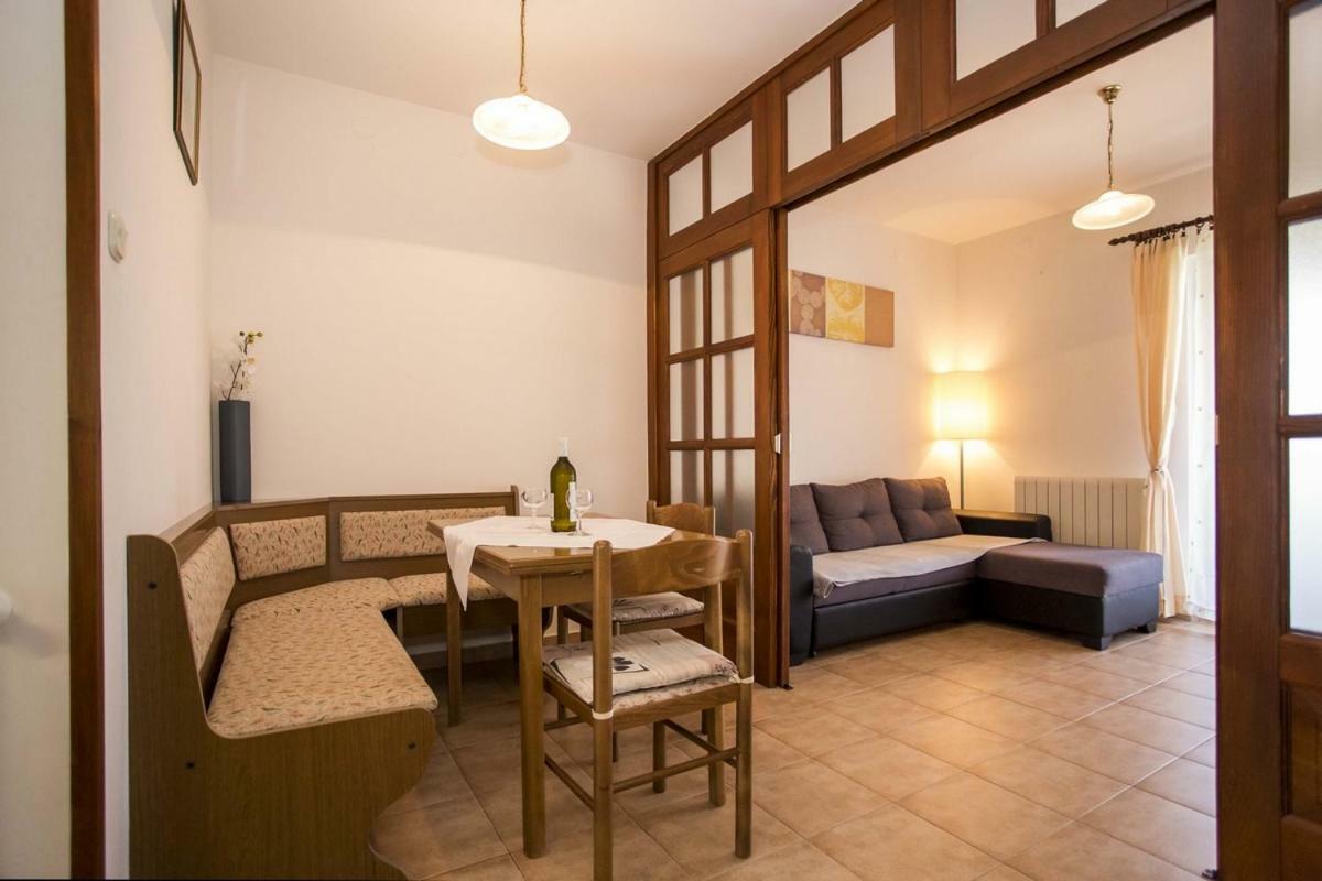 Apartment Matteo Ровин Екстериор снимка